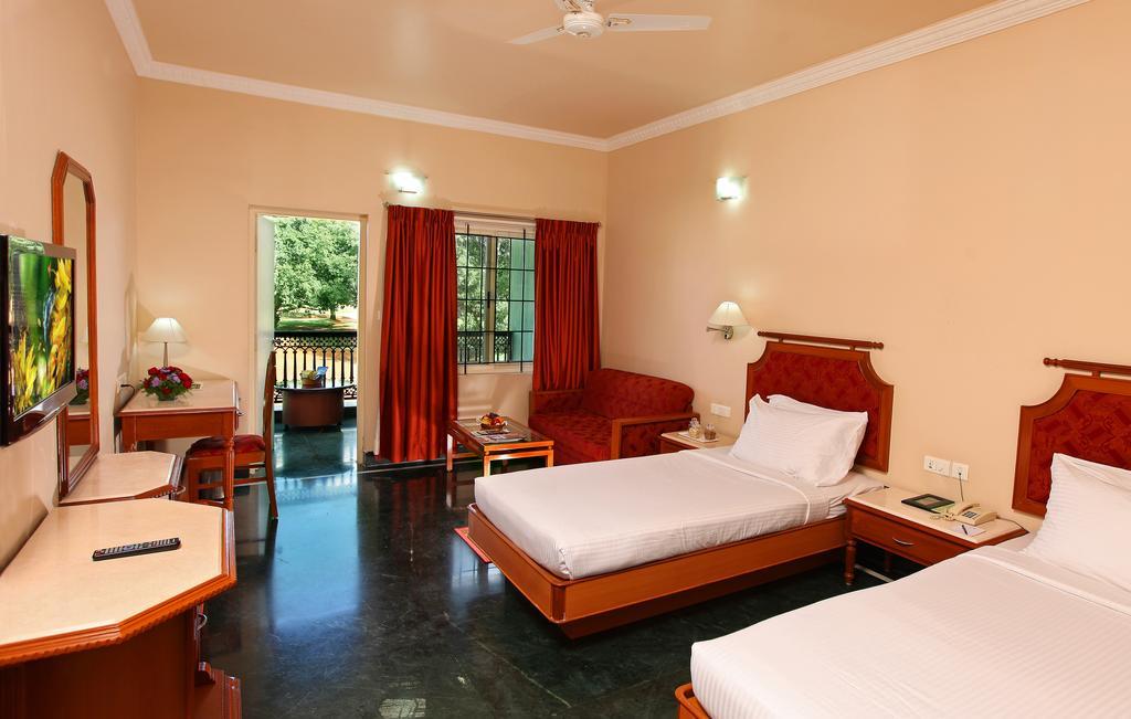 Eagleton - The Golf Resort Bidadi Kamer foto