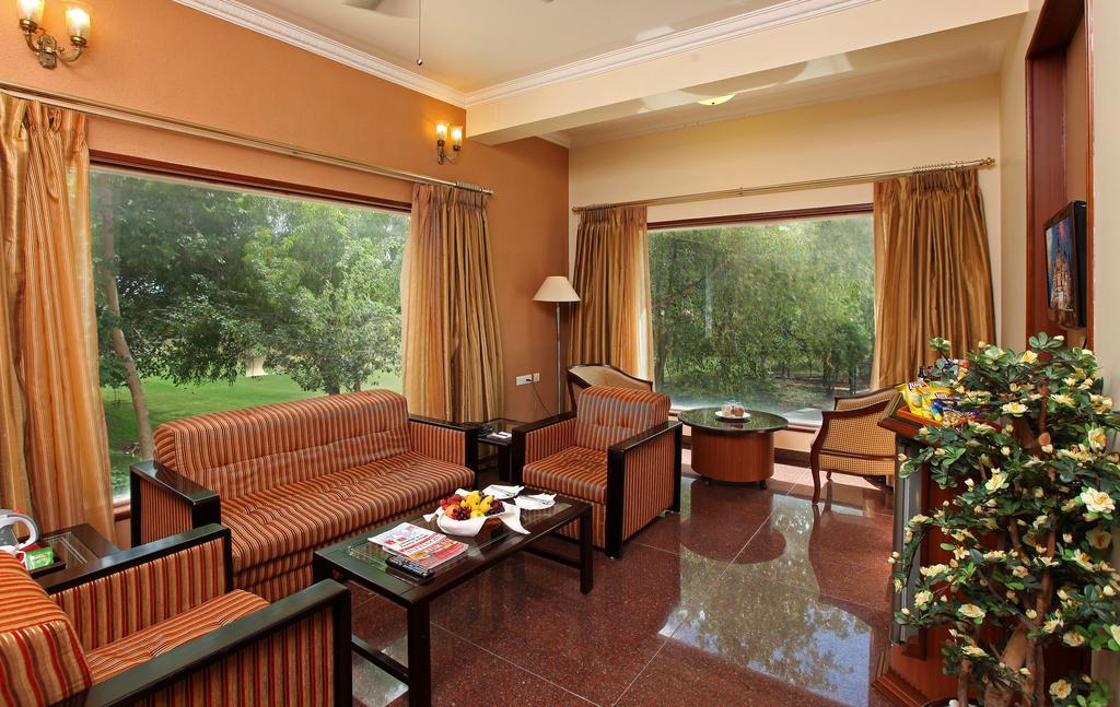 Eagleton - The Golf Resort Bidadi Kamer foto